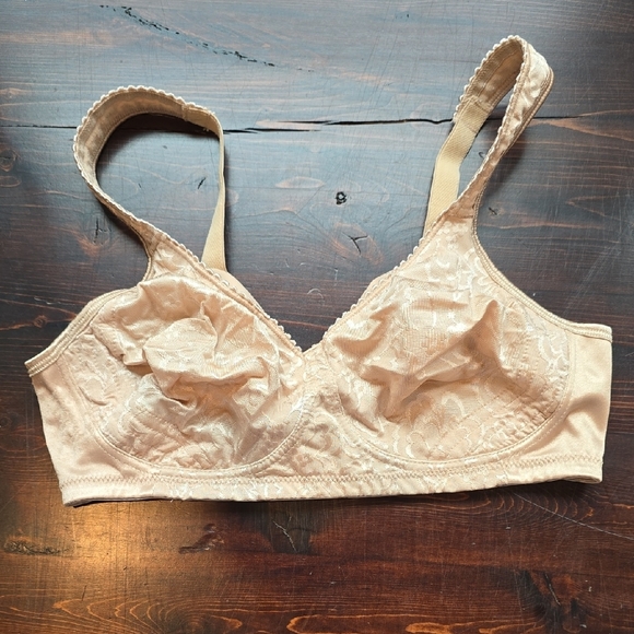 Playtex Cream Full Coverage Bra with Molded Cups - Picture 1 of 2
